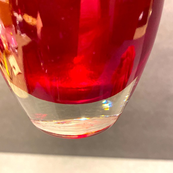 Hand Blown Ruby Red Sommerso Vase Made In Sweden - Picture 8 of 9